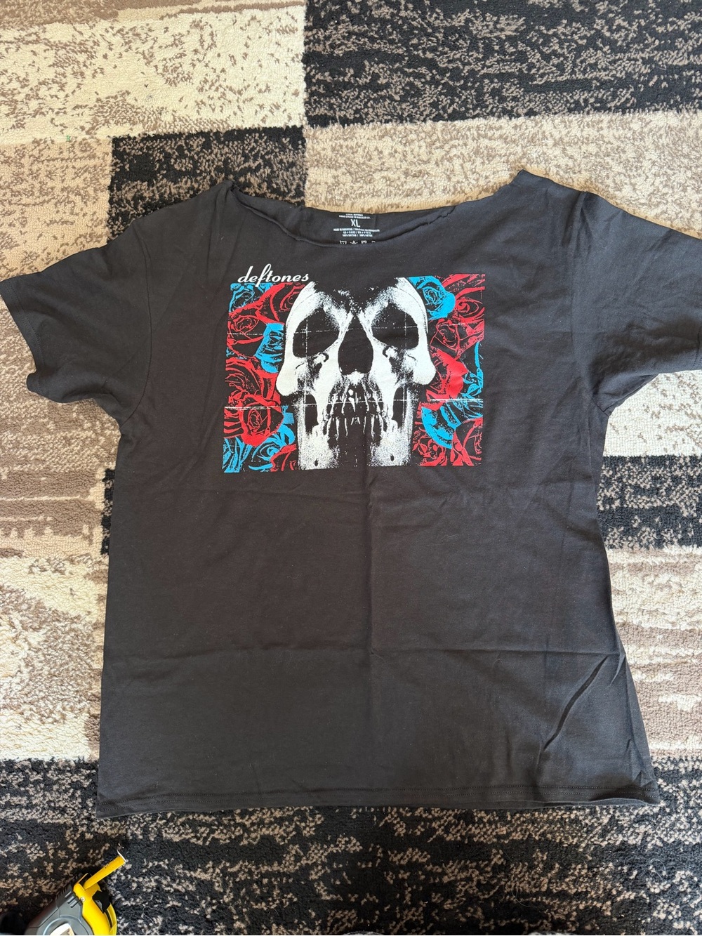 Men’s deftones roses and skull off the shoulder shirt